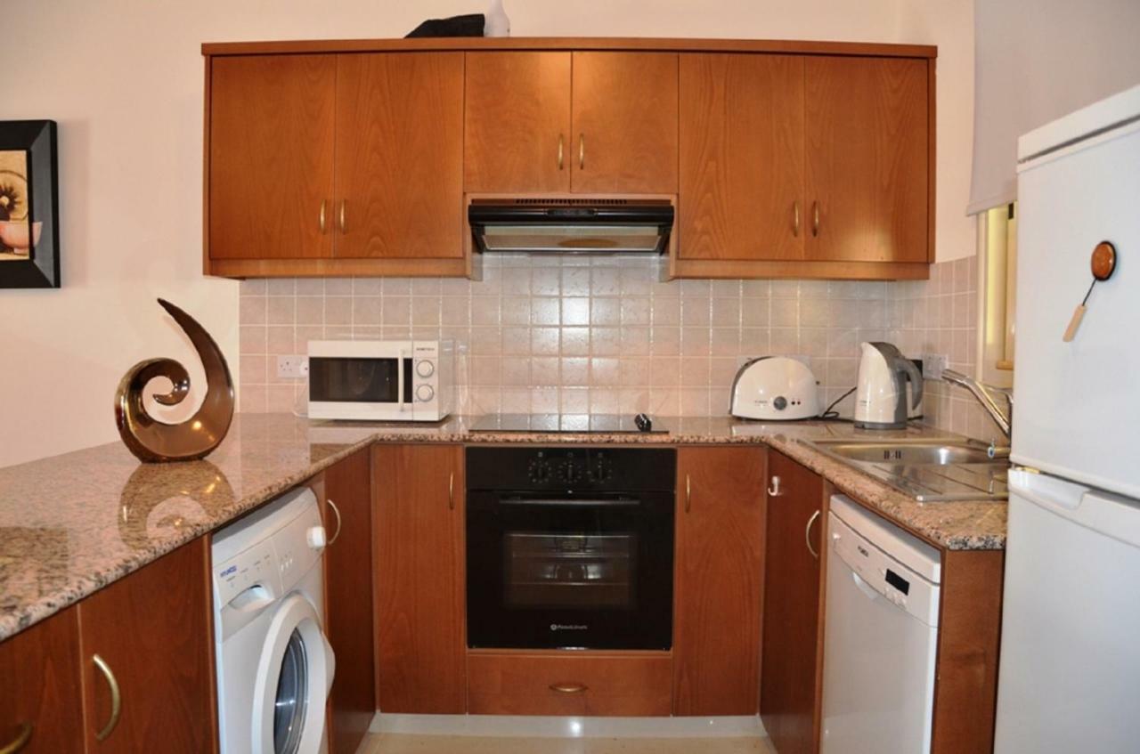 Ground Floor One Bedroom Apartment B2, 3 Pools, Free Wifi Peja Zewnętrze zdjęcie